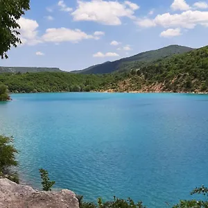https://superbe-appartement-t2-tout-confort-prs-du-lac-de.fr-provencehotel.com